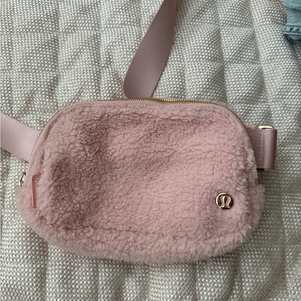 lululemon athletica Blush Sherpa belt Bag